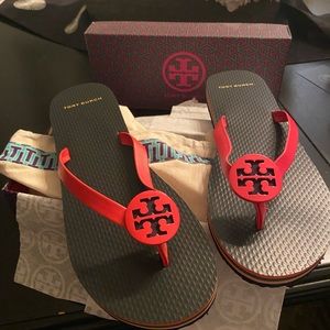 NWT Tory Burch Minnie Flip Flop Sandal Grenadine/Tory Navy